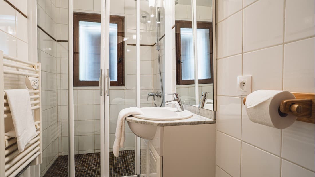 st-moritz-bathroom-1_22188
