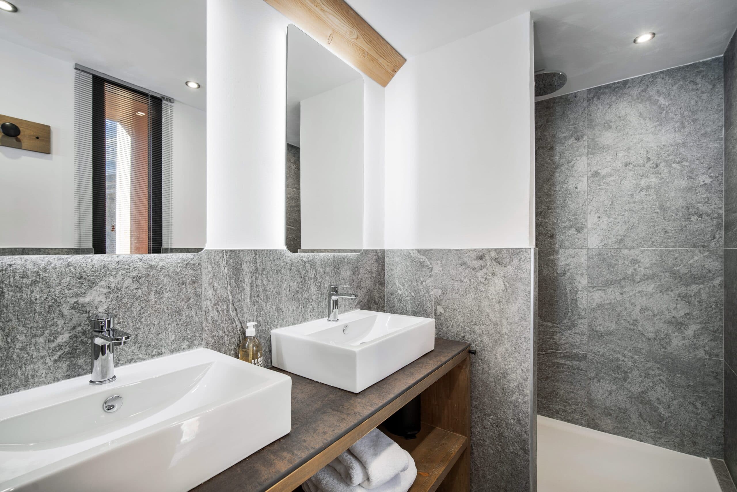 Chalet Raoul - His and Hers