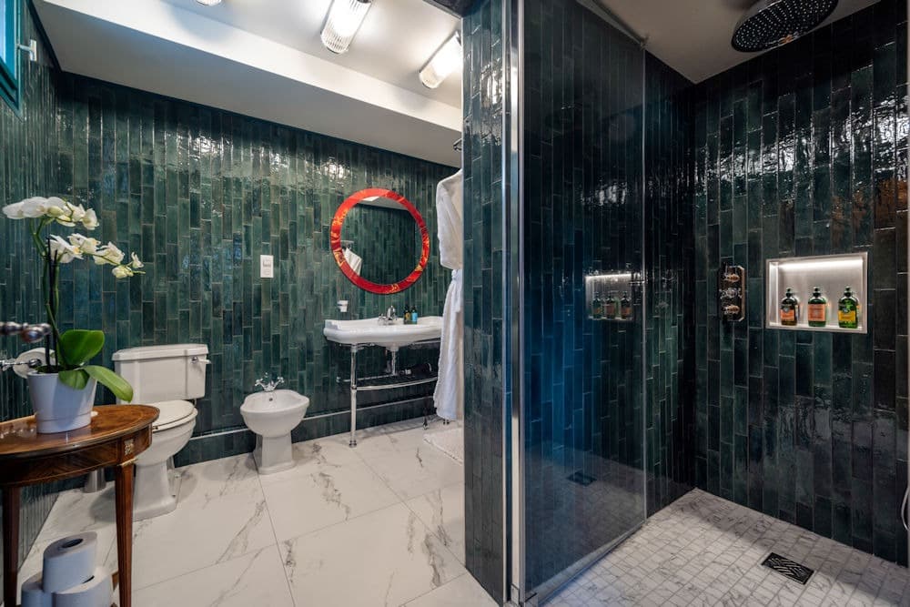 Family_Room_3_Bathroom