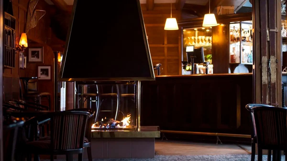 dr_holms_hotel_geilo_ski_bar-w12