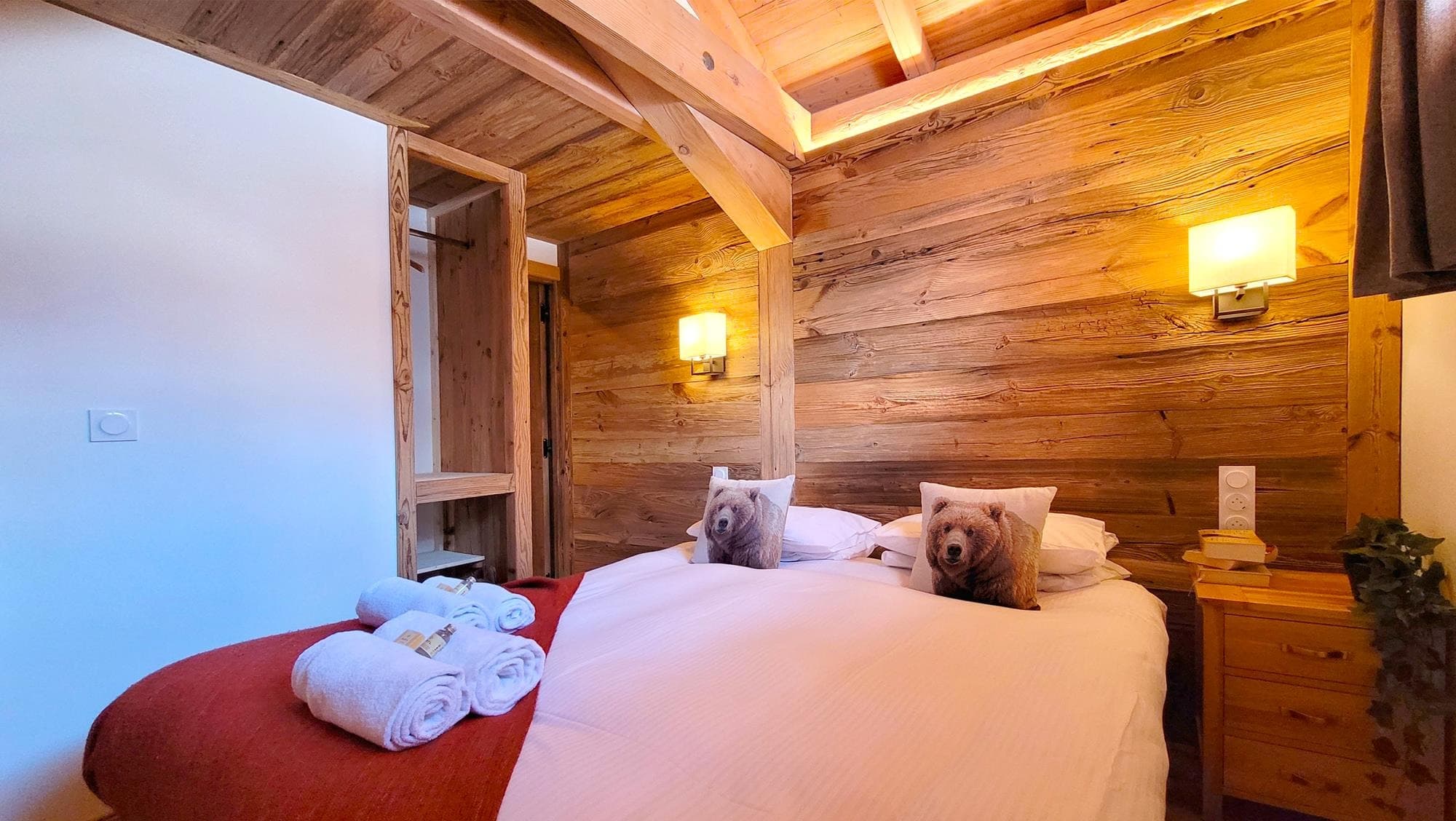 Landscape-Isabella-Bedroom-1-Cop