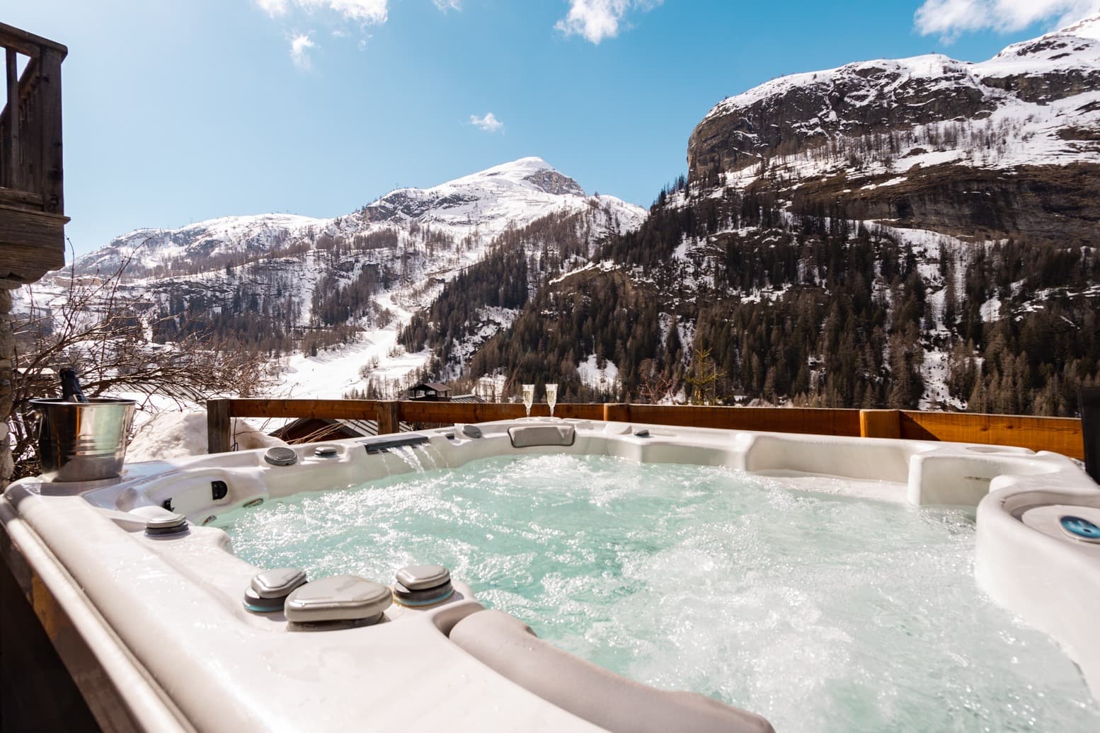 Panoramique-Hot-Tub-2