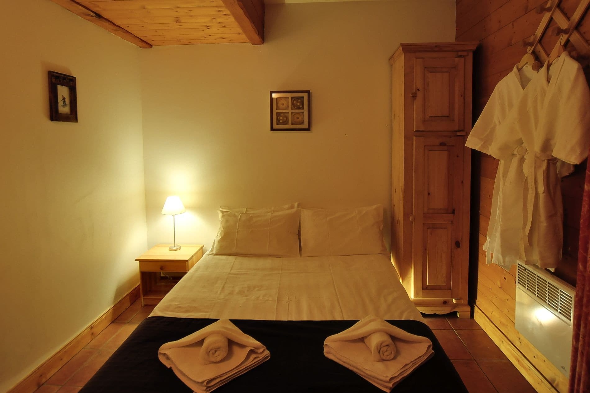 WGenevieve.Claudia-family-room-1