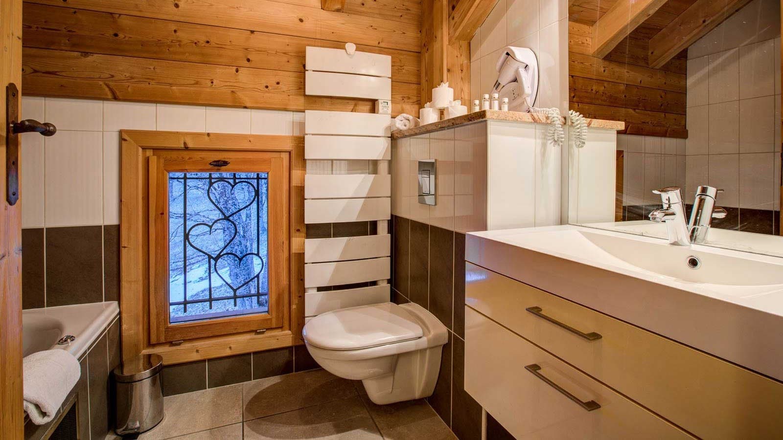 chalet_laetitia,_meribel_-_bathr