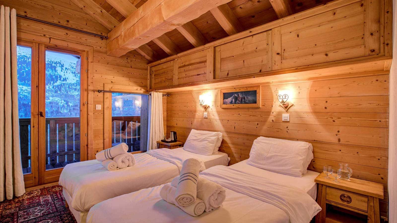 chalet_laetitia,_meribel_-_bedro