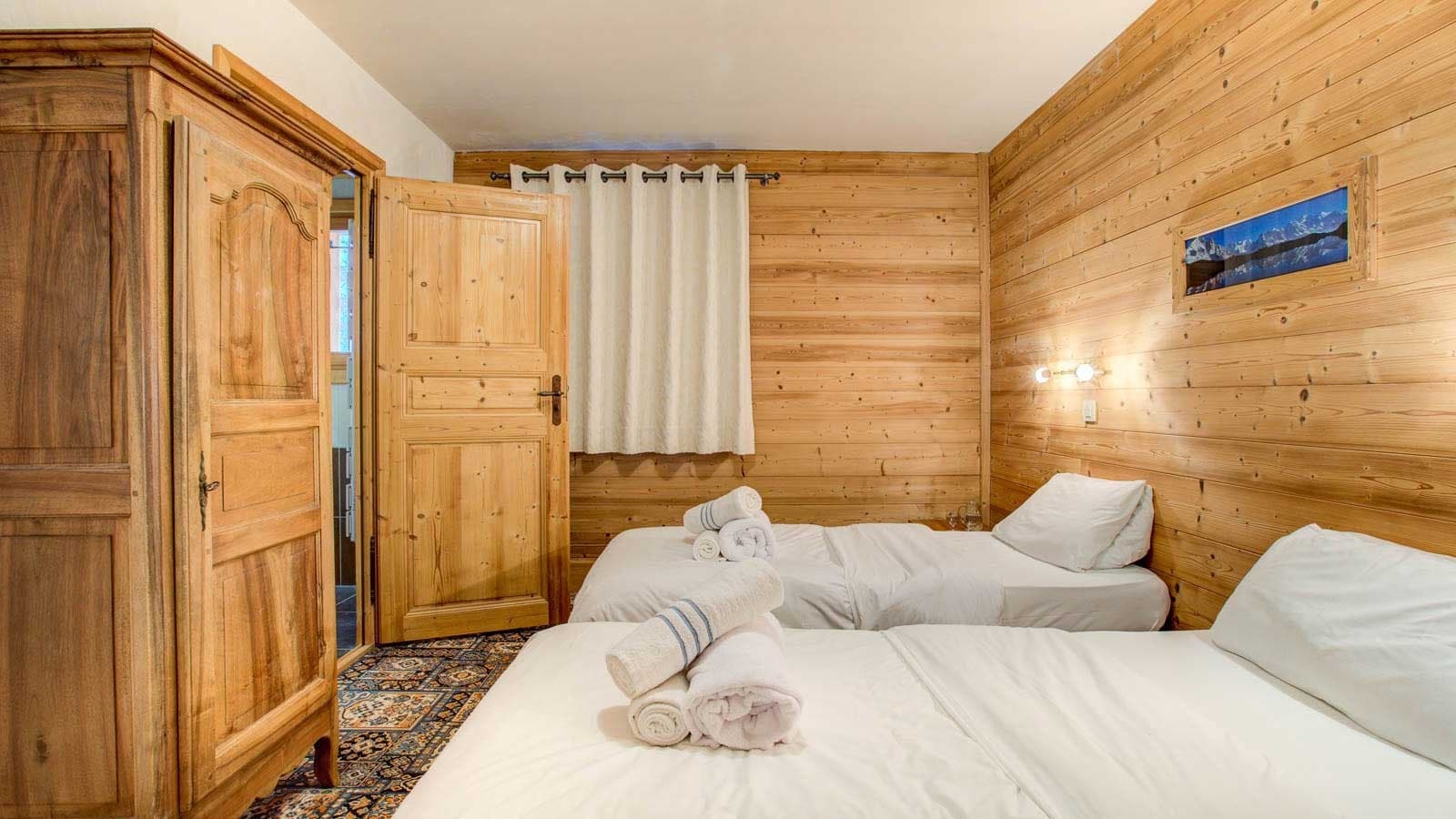 chalet_laetitia,_meribel_-_bedro