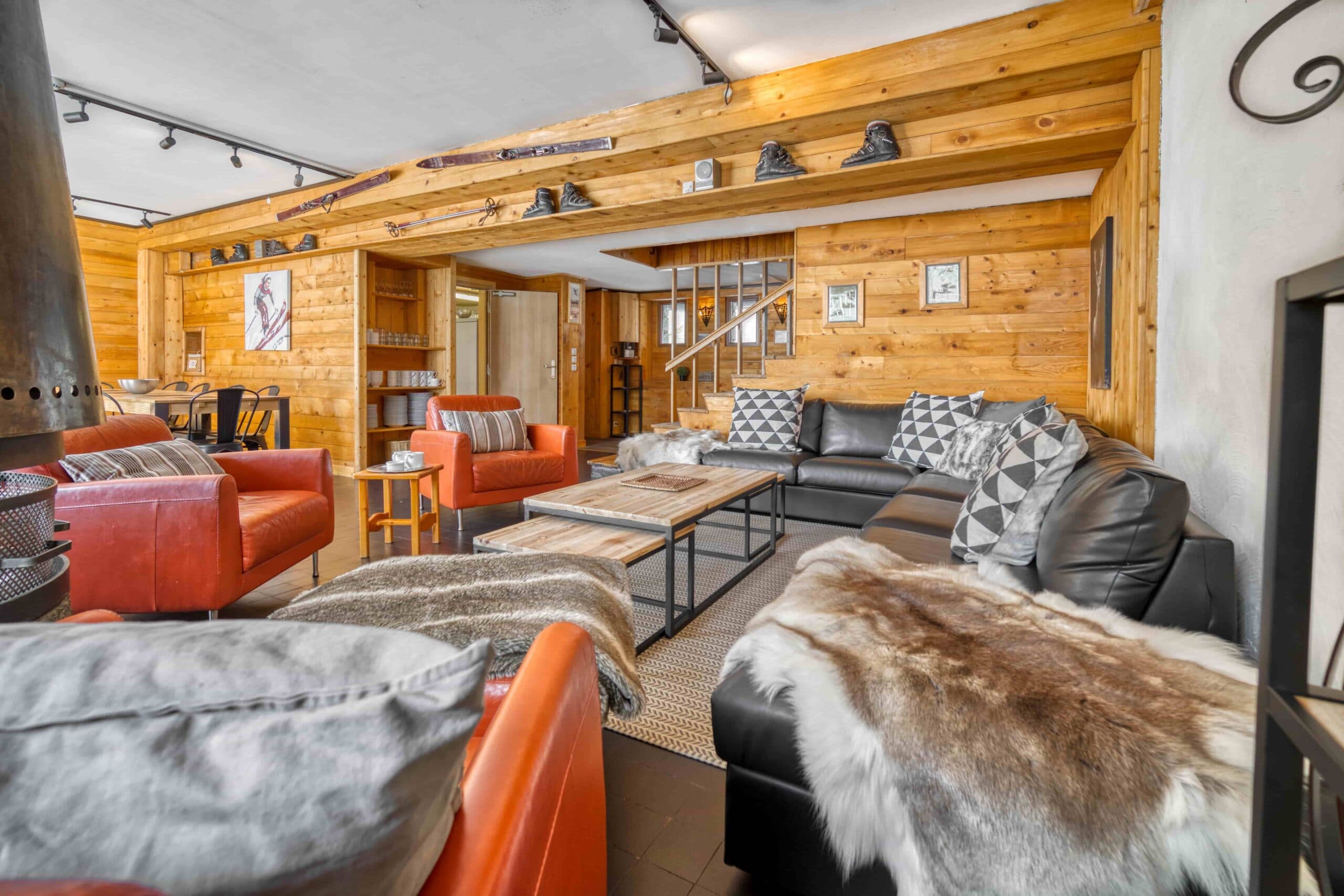 16250684336 Salon 17-min