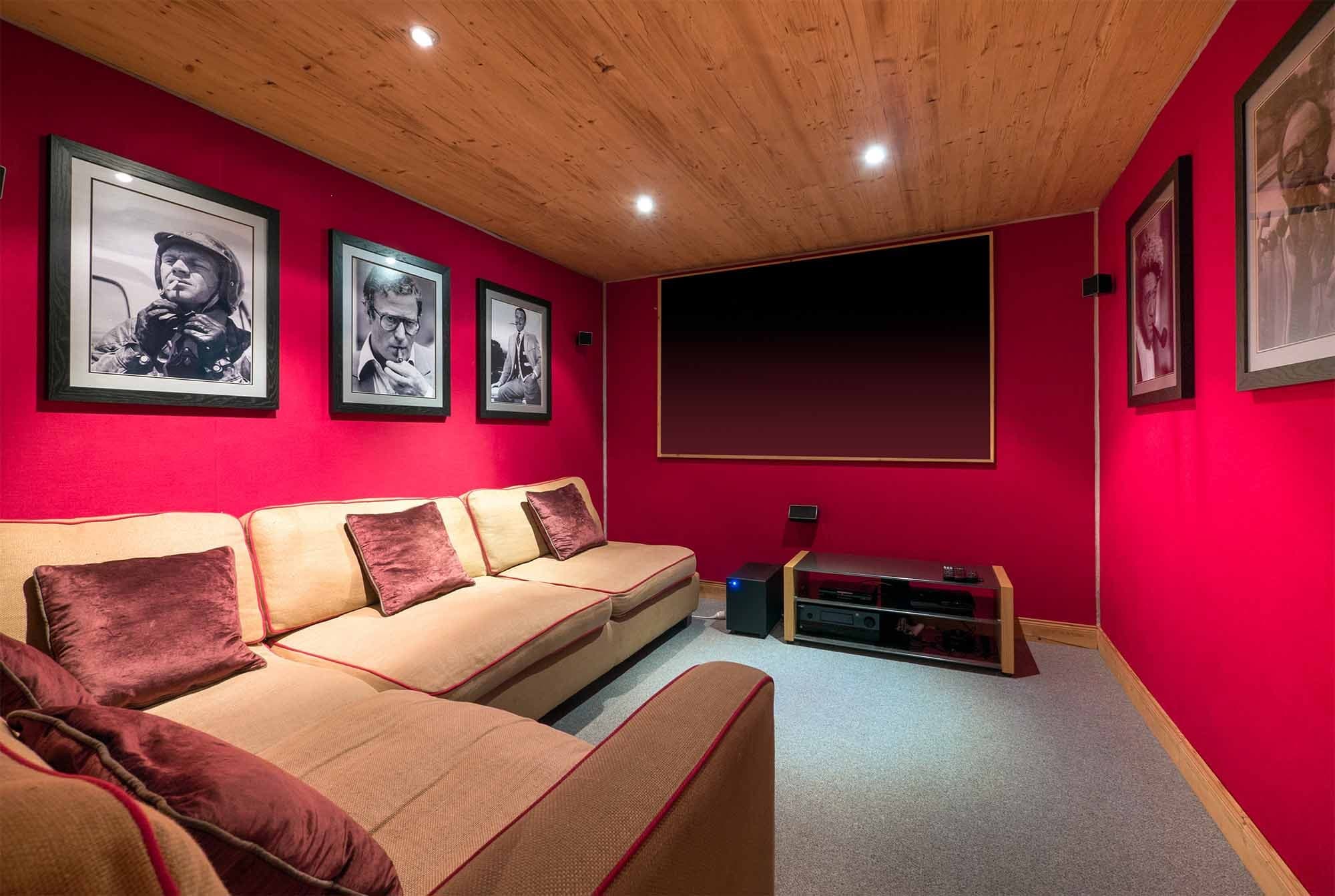Chalet-Davos-salle-de-cinema