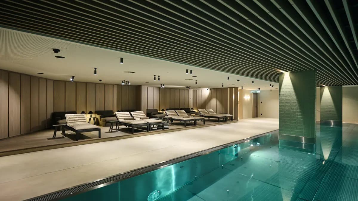 hotel_ullrhaus_st_anton_swimming