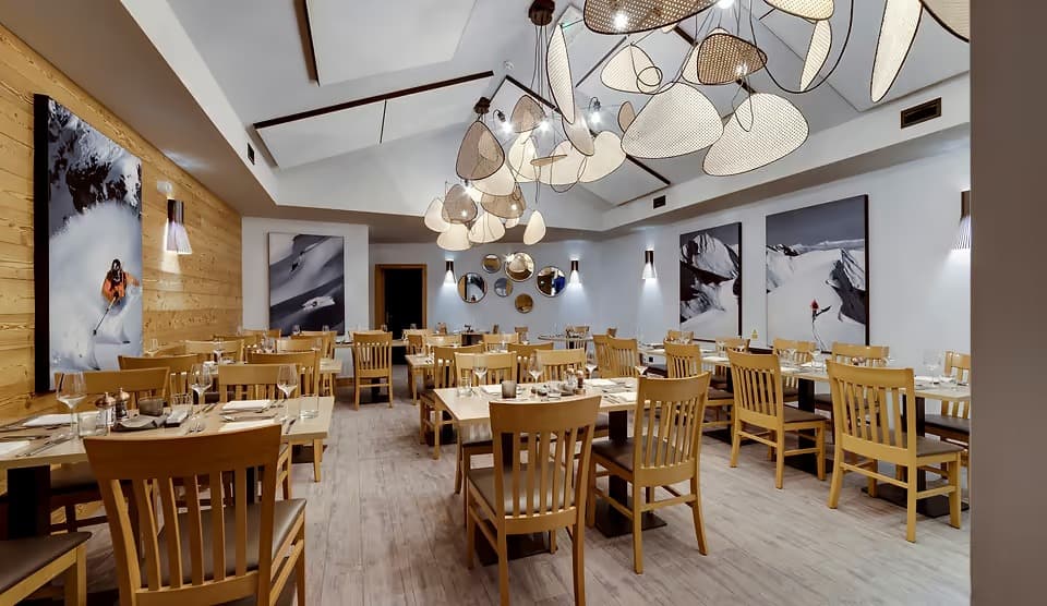 Hotel Ducs - Restaurant1_0