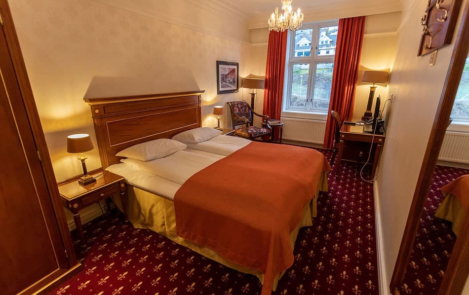 28d860_7e42d509970549aeae4df24c6