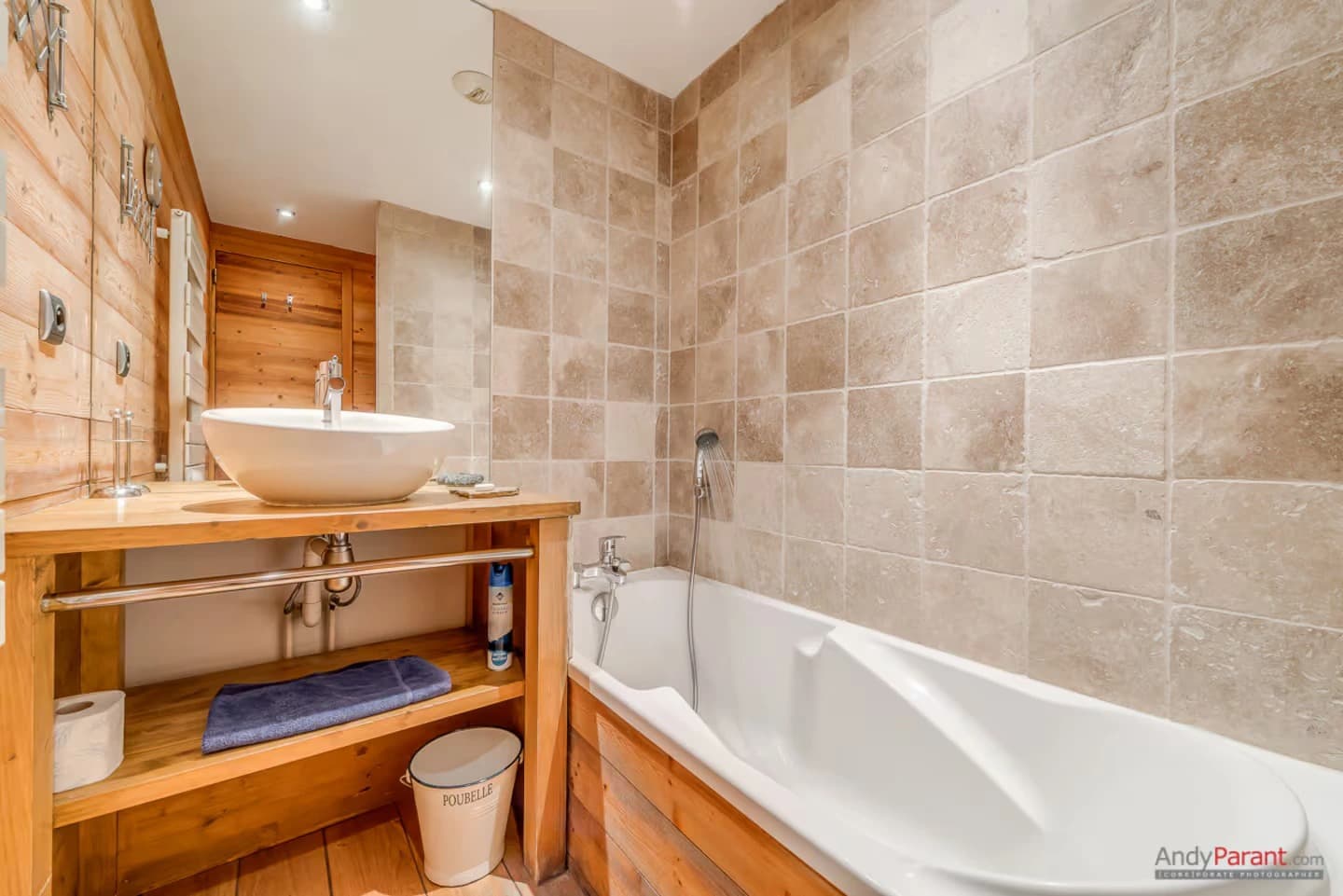 Chalet-Lake-Lodge-Bathroom