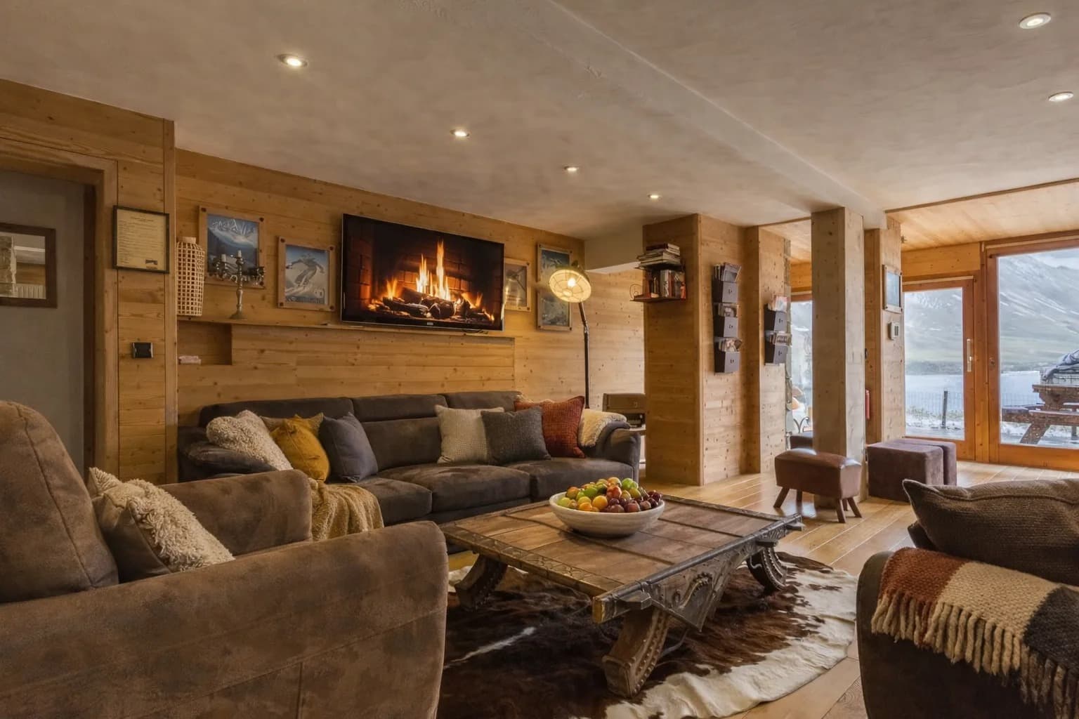 Chalet-Lake-Lodge-Living-Area-1