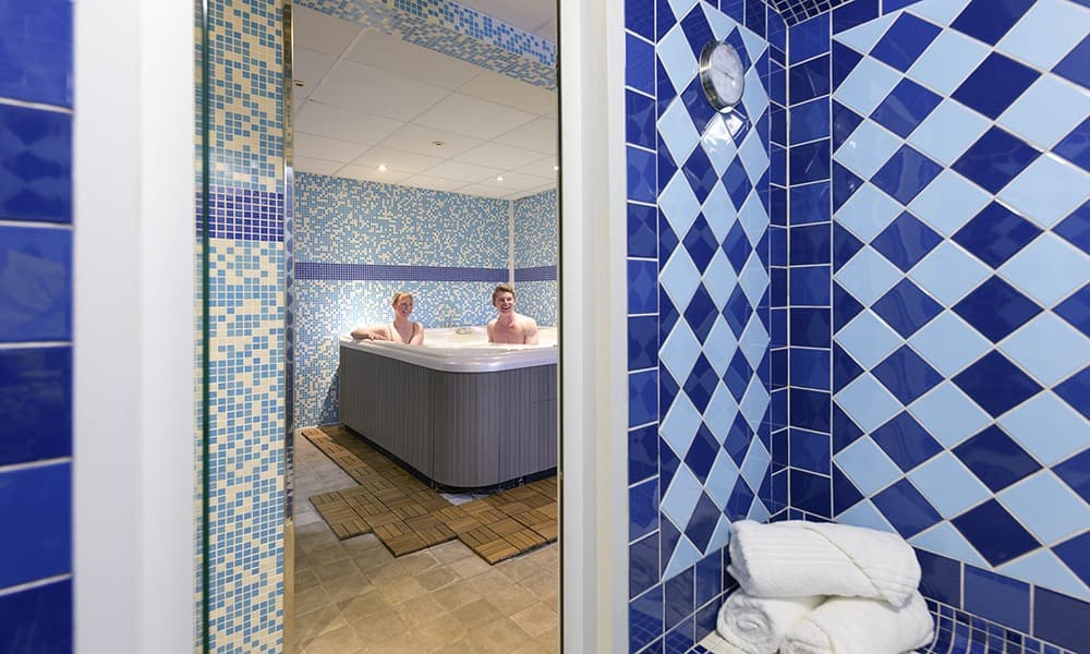 chalet-appaloosa-hot-tub-1000-x