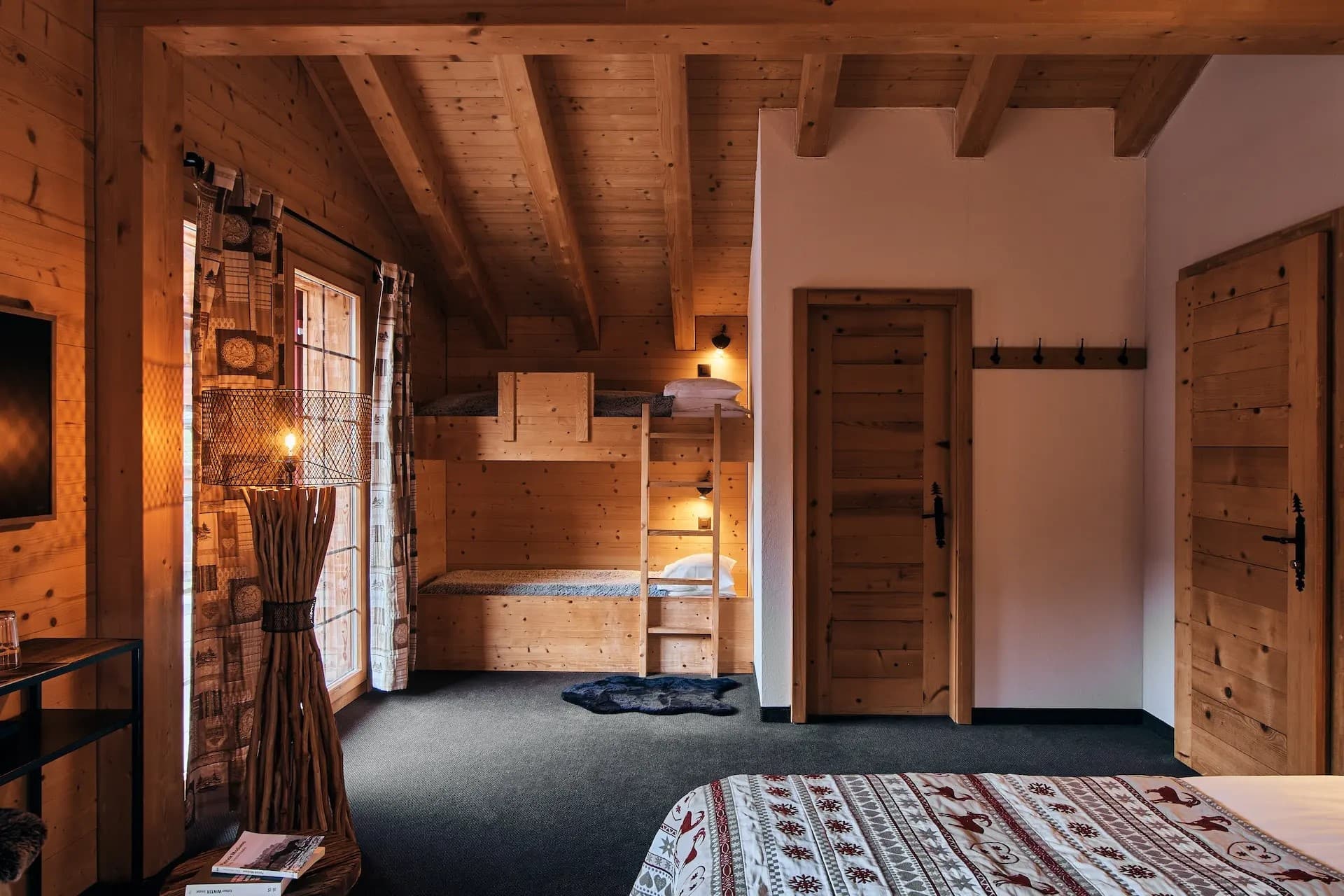 FAMILY_ROOM_3