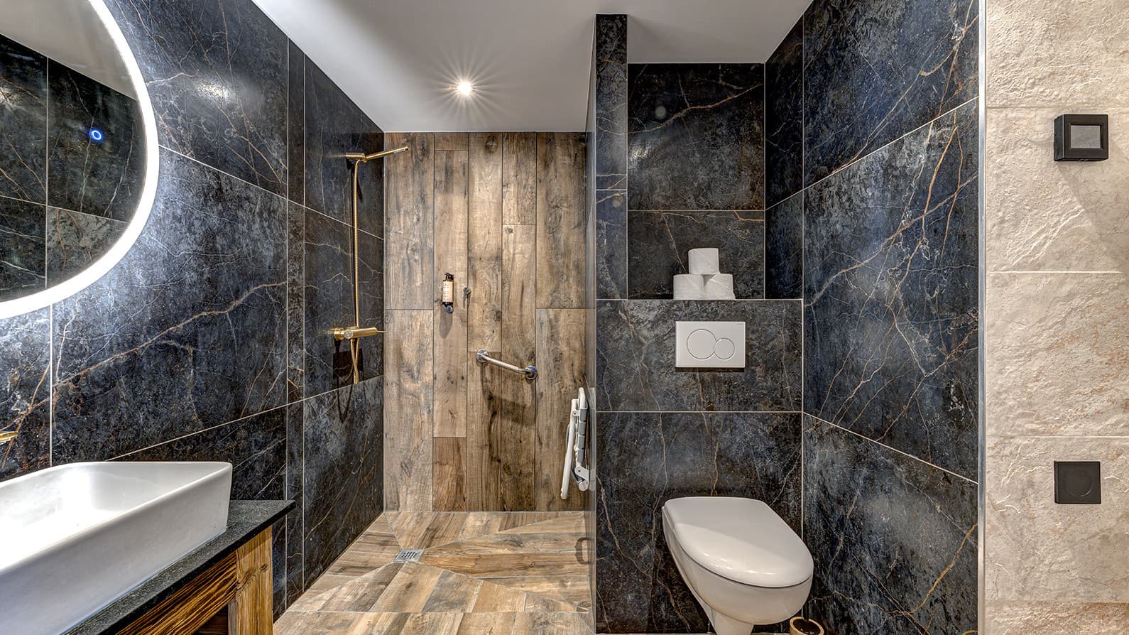 big-rivas-bathroom_23011