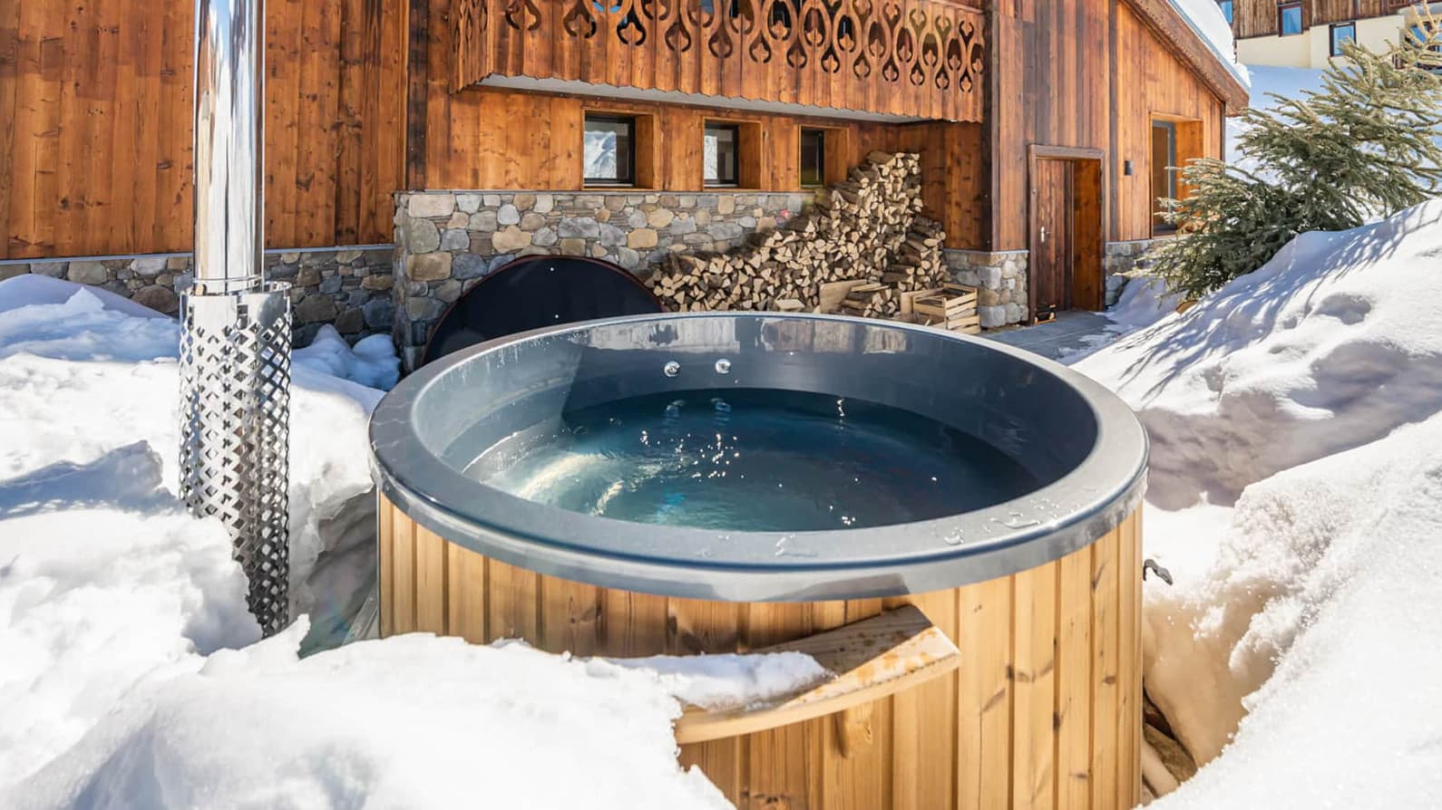big-rivas-hot-tub_23003
