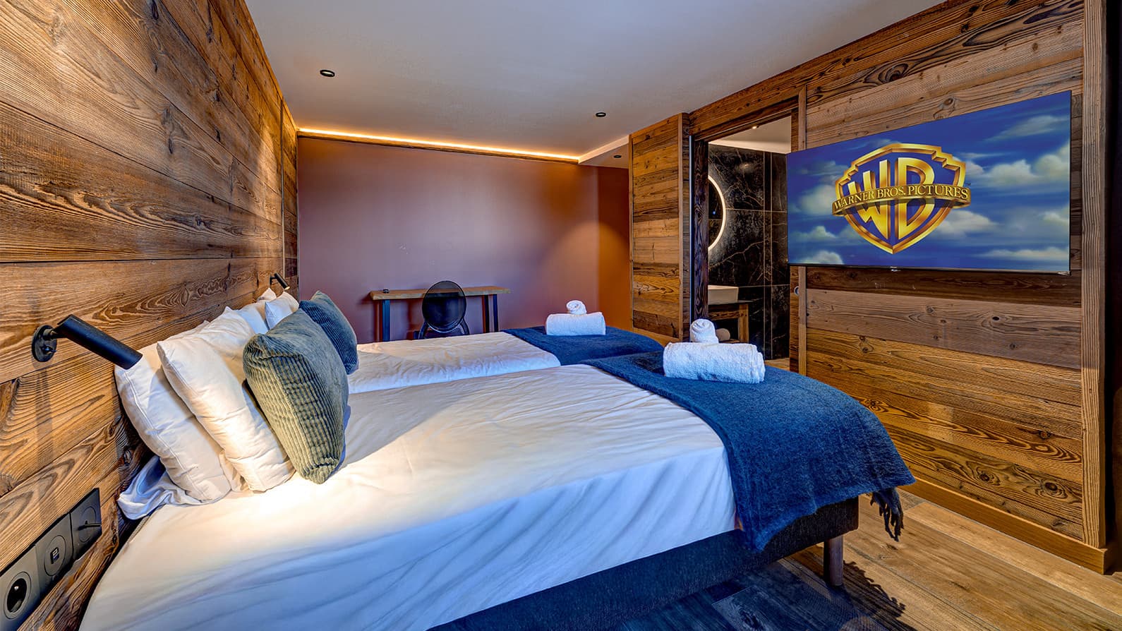 big-rivas-twin-bedroom_23014