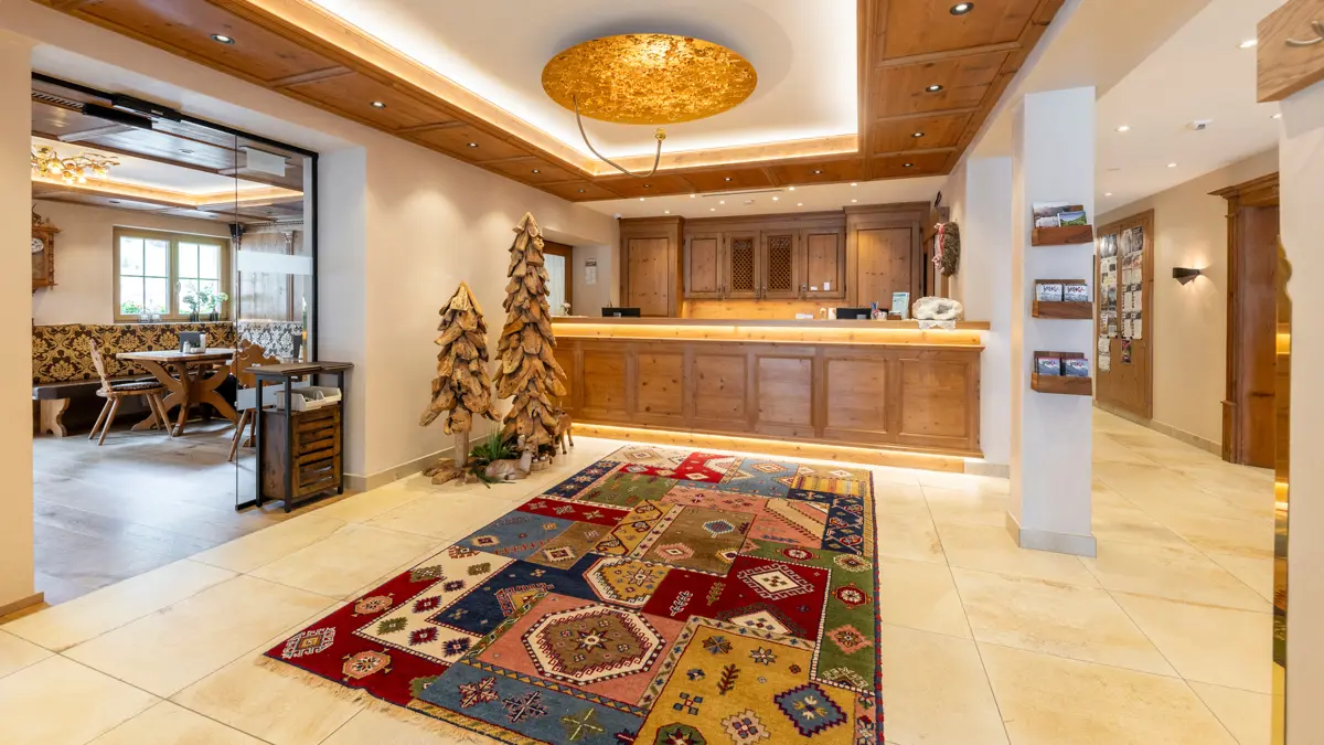hotel_jagerhof_ischgl_lobby-w1200