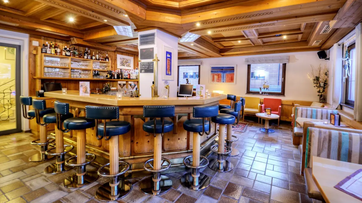 hotel_kristiana_saalbach_bar-w1200