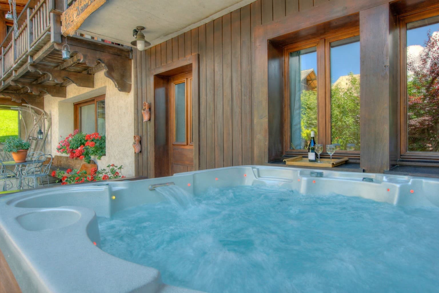 Ardoisiers Hot Tub