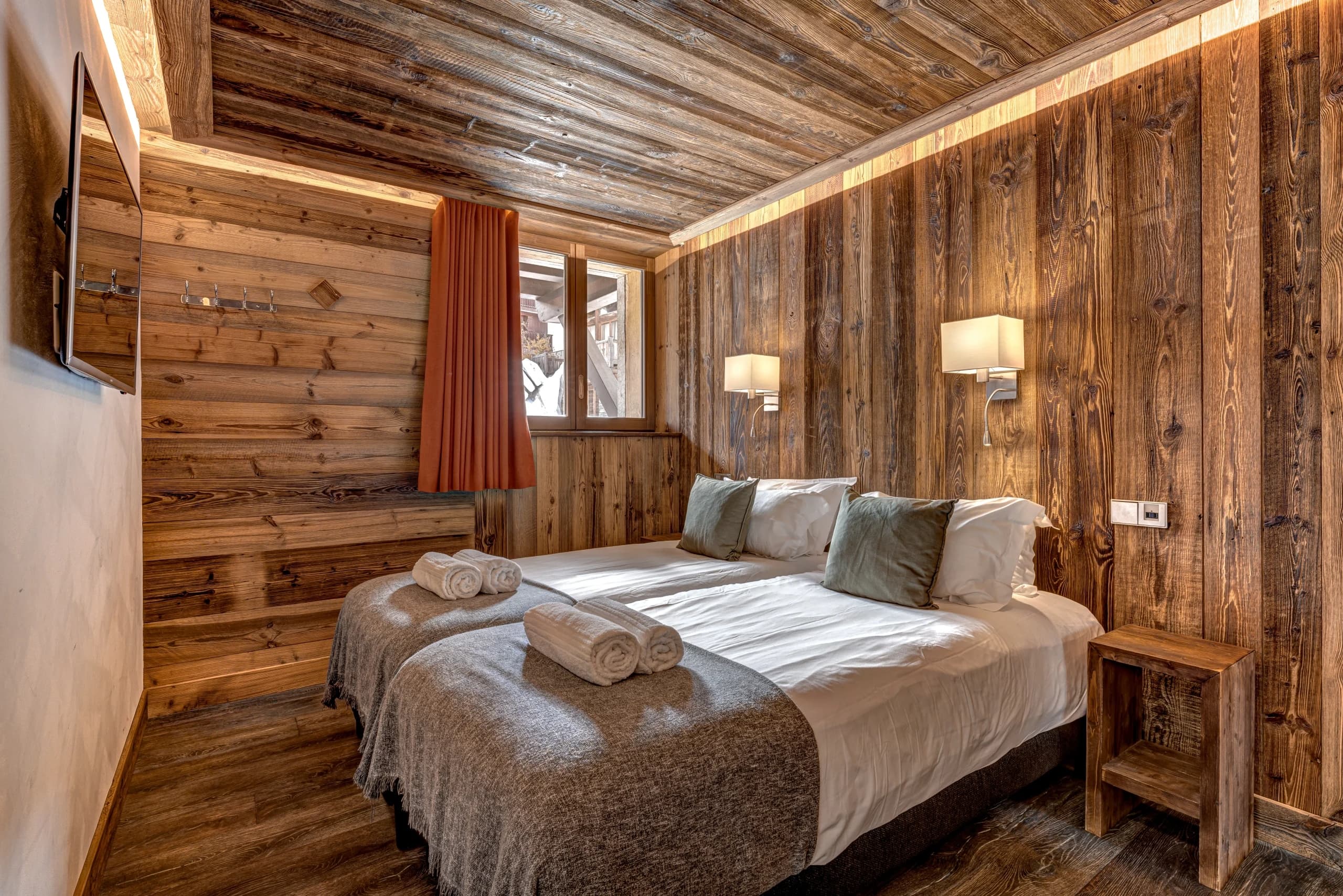 Quebec-Bedroom-4-1-1-scaled