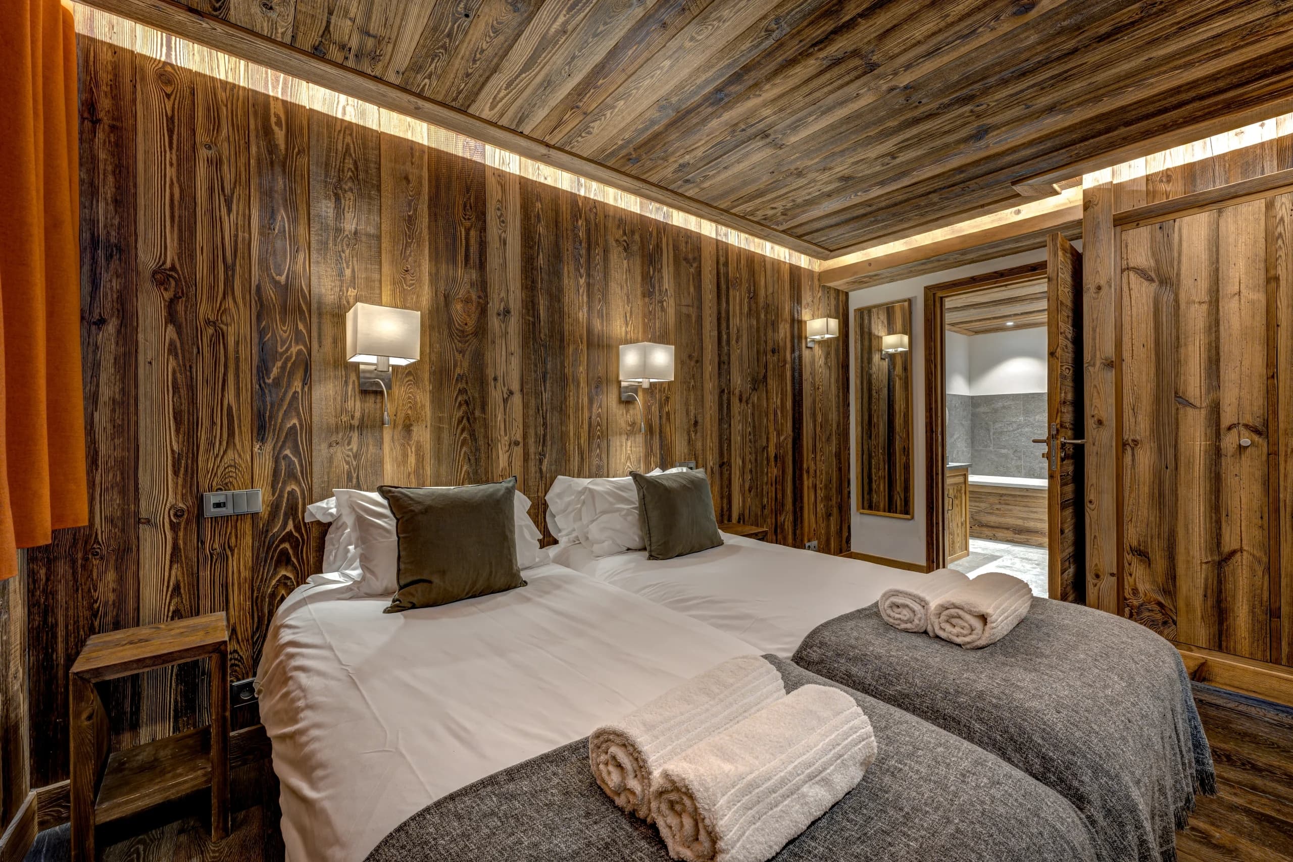 Quebec-Bedroom-4-4-1-scaled
