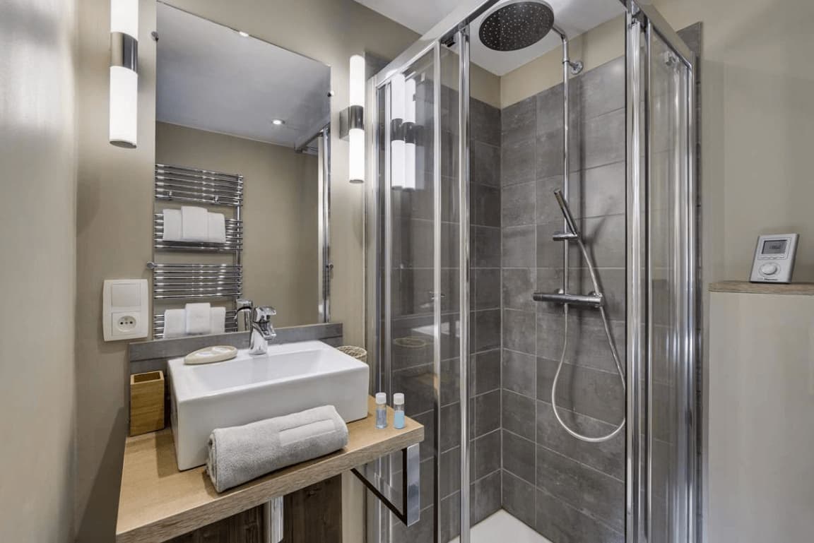 16180684046 (1)