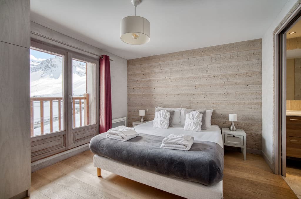 17121539772.Masterbedroomensuite
