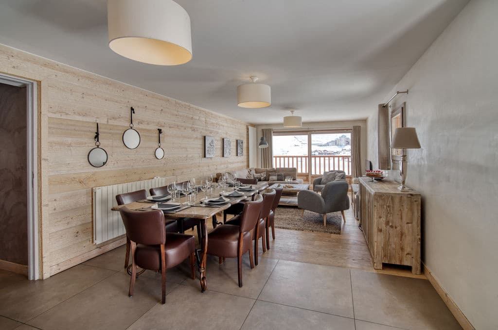 17121539775.Diningtable