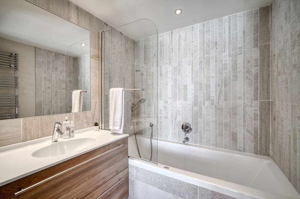 17121539778.Masterbedroomensuite