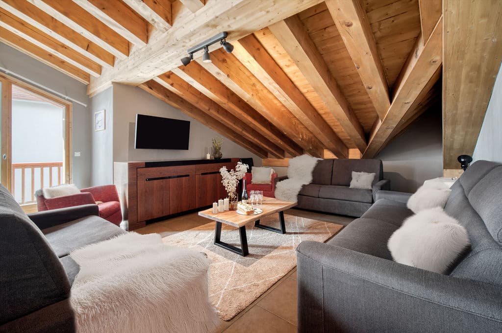 17121582552.Livingarea