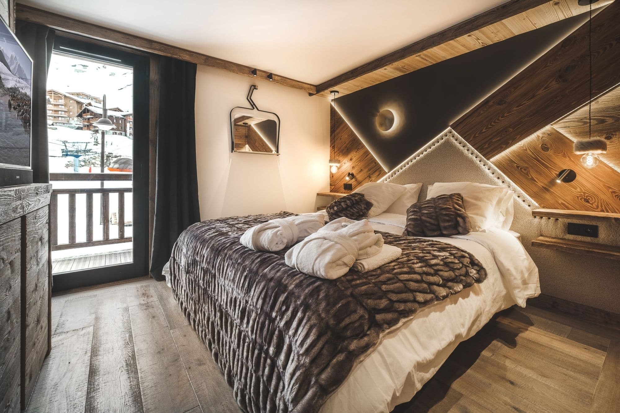 1774521958optimized_chalet_aroll