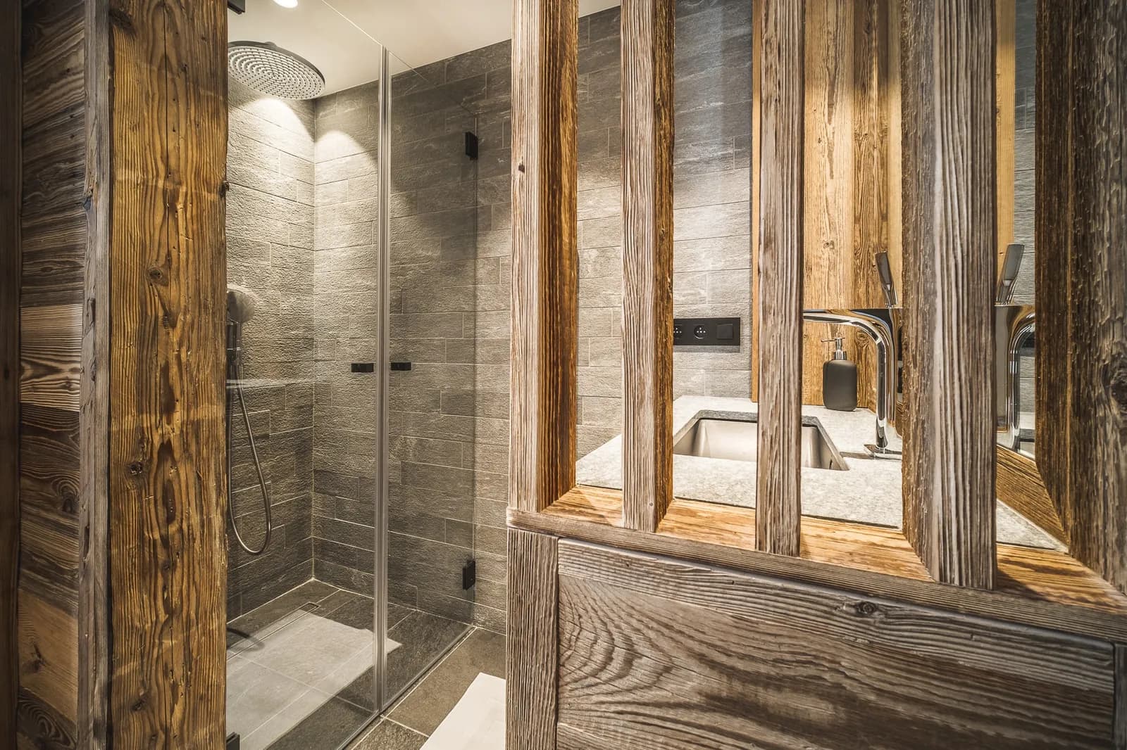 1774522042Bathroombedroom3-optim