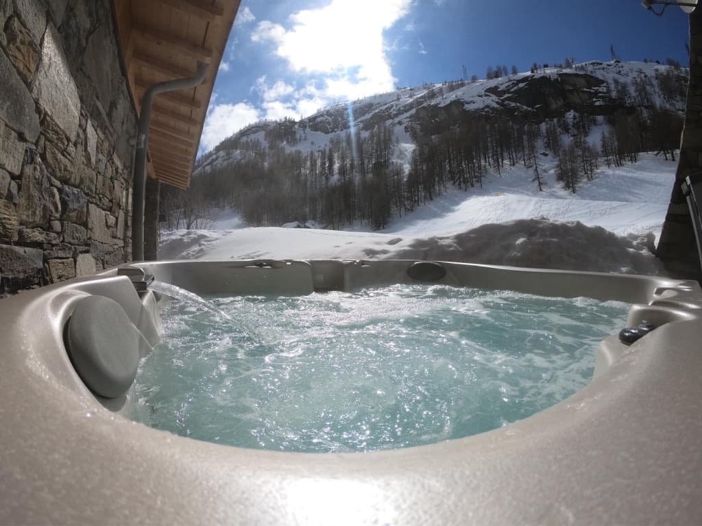 8-EDE_Hot-tub-2