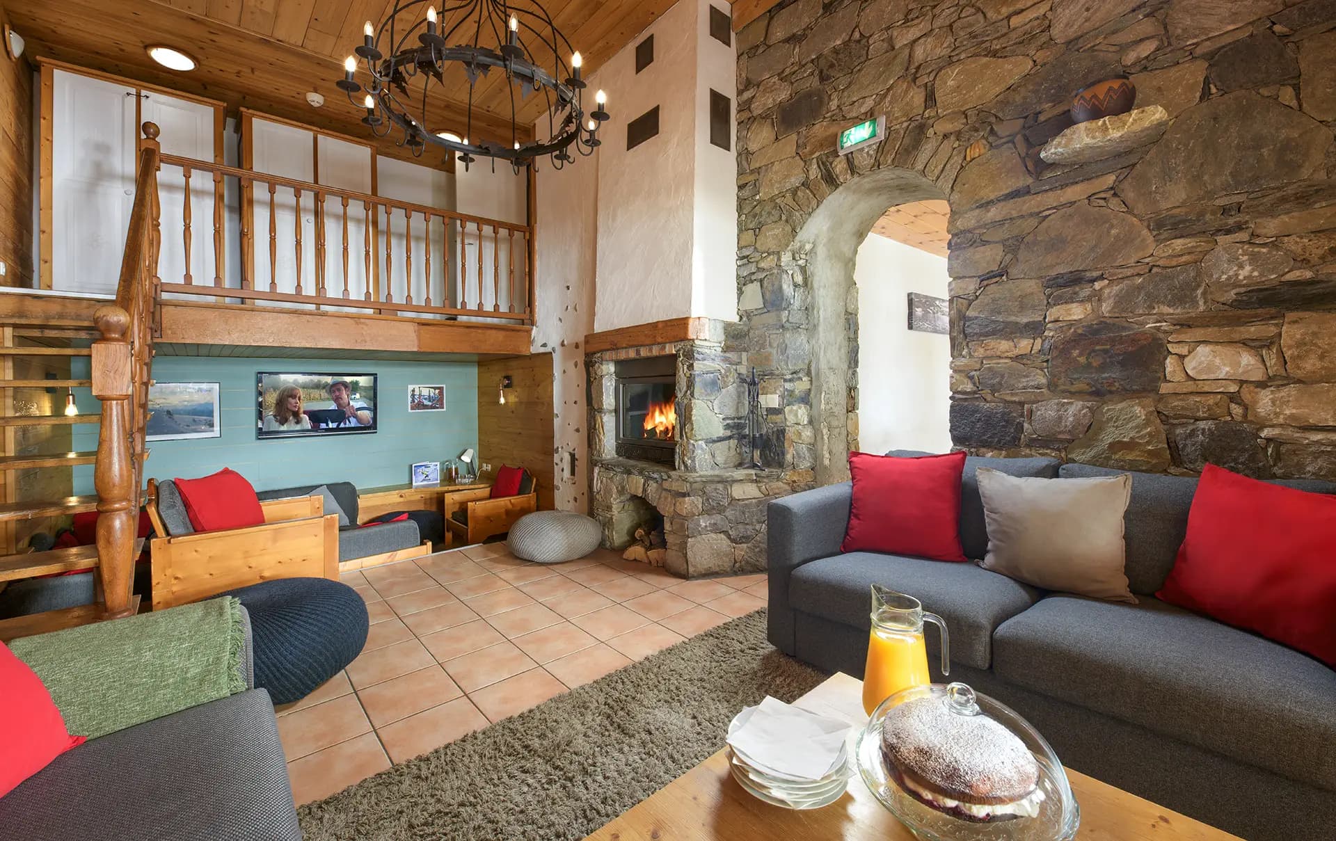 CHALET-ALASKA-LIVING-ROOM-web