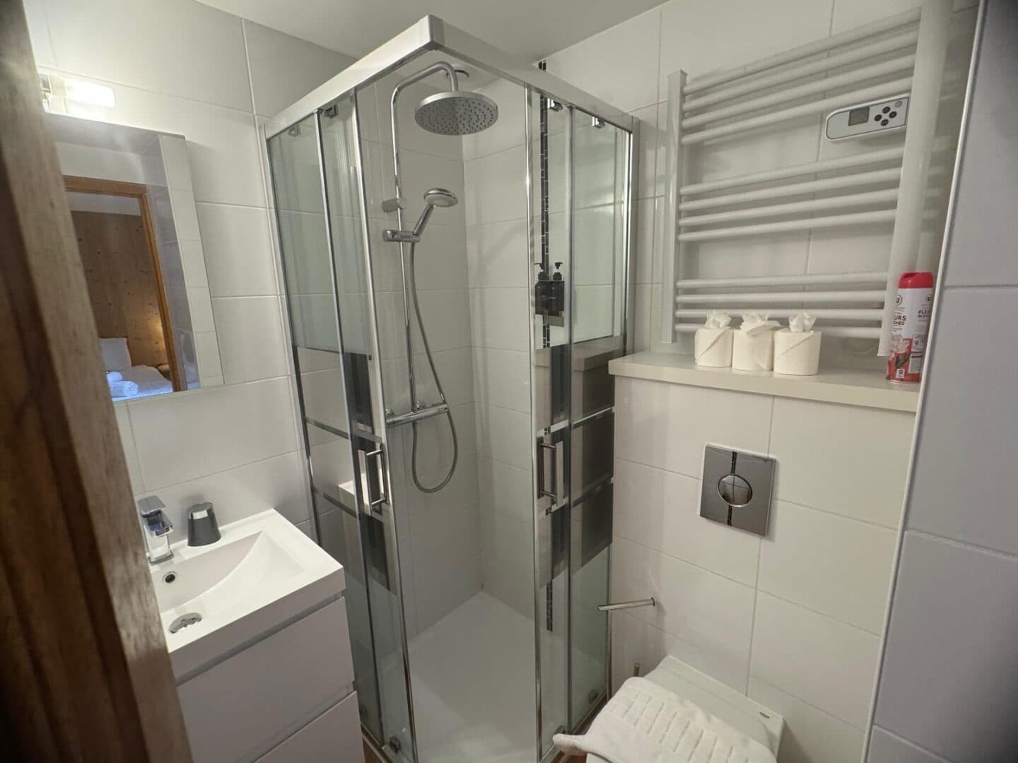 FLO-ROOM2BATH-1