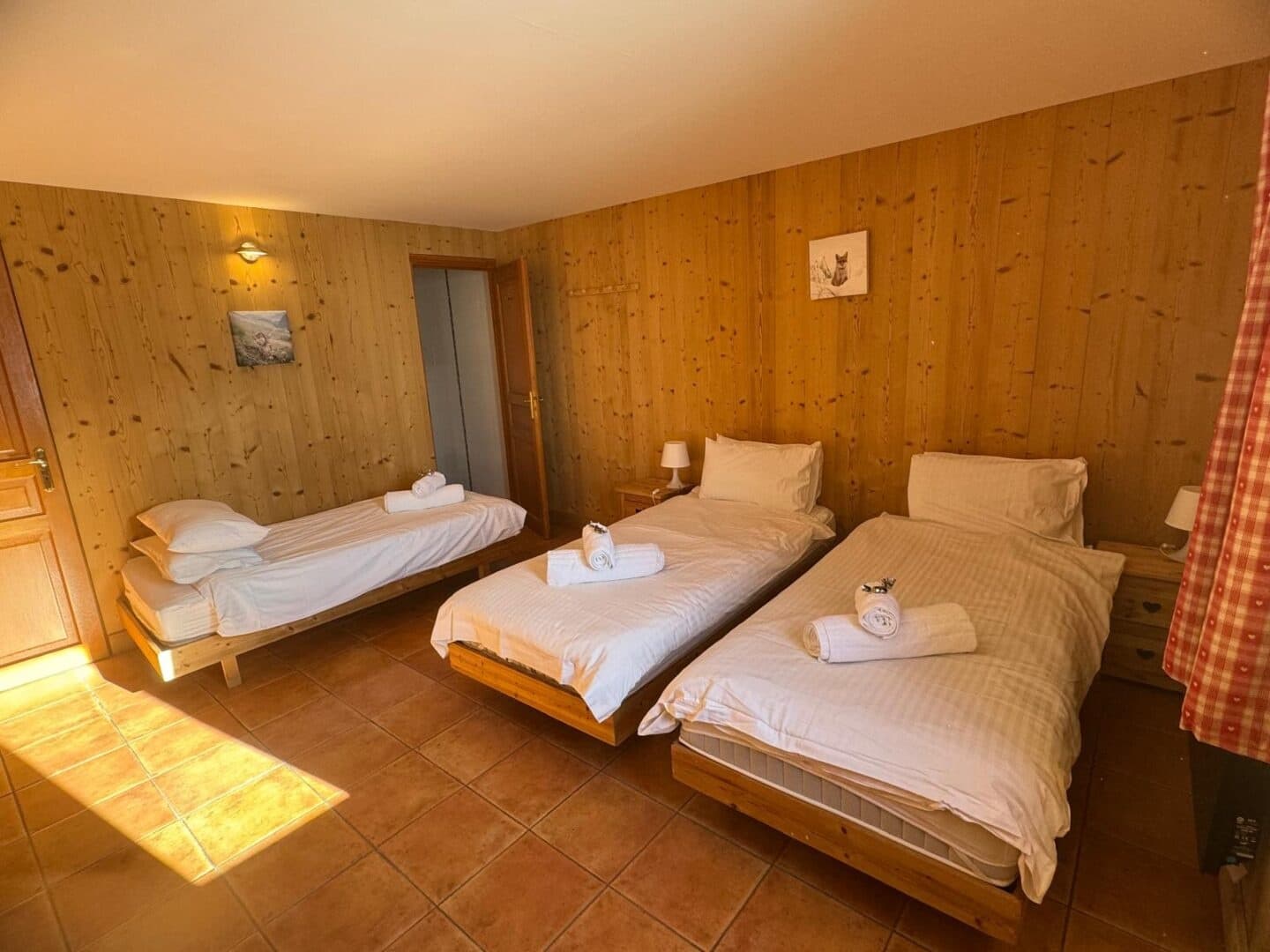 FLO_ROOM32-1