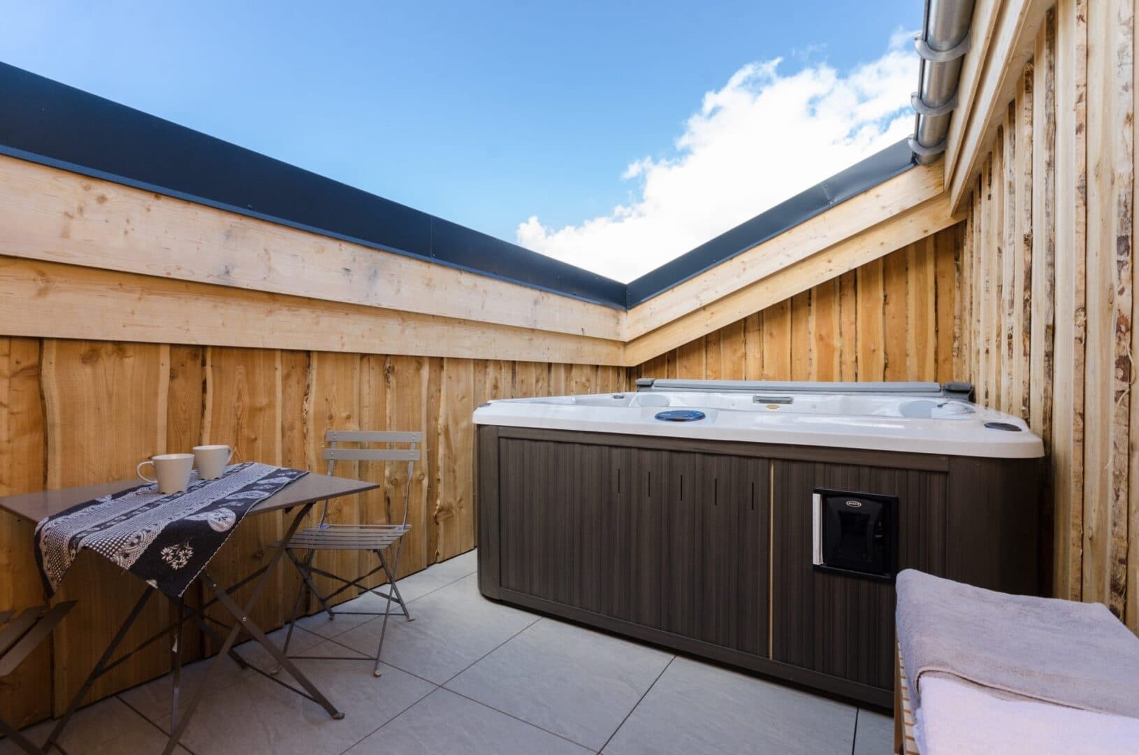 Roof-top-hot-tub-scaled