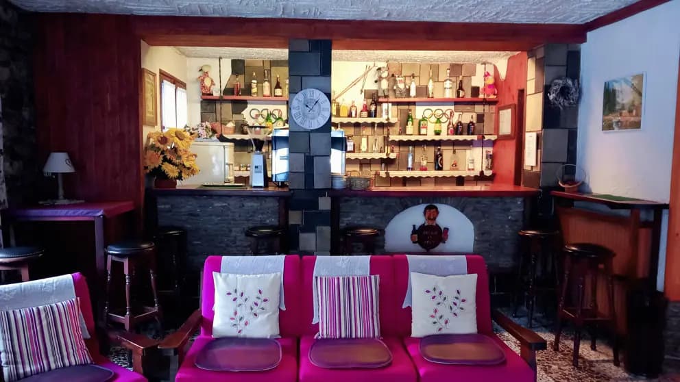 villa-cary-bar-area-w992