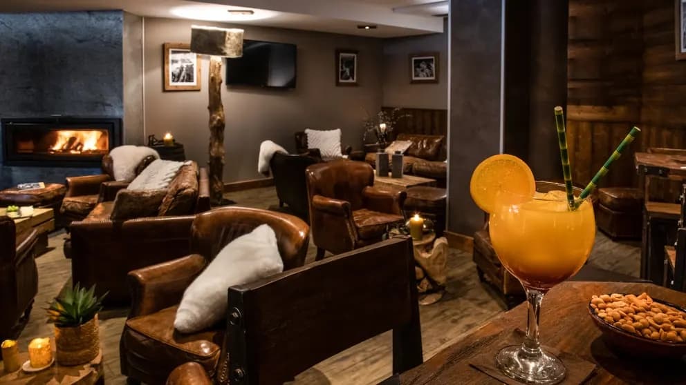 hotel_ski_lodge_val_d-isere_bar (1)