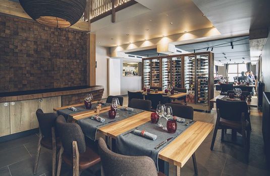 resort_carousel_hotel-alparena-restaurant