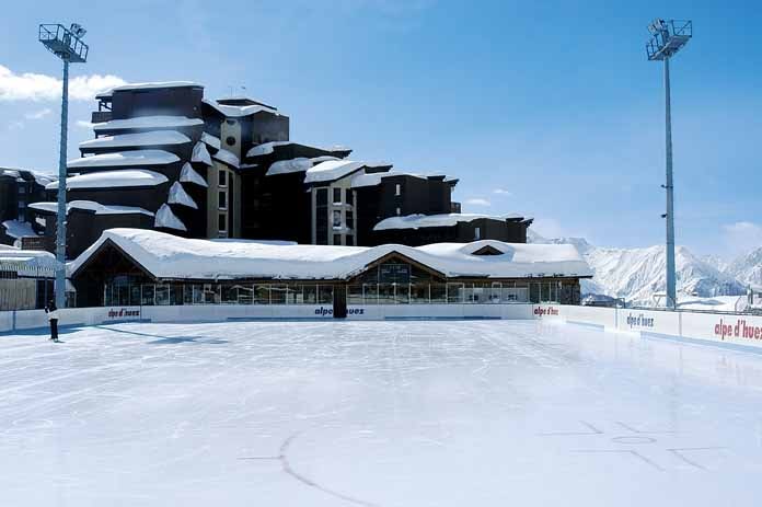 LOurs_Blanc_Apartments_Alpe_dHuez_France_Ice_Rink